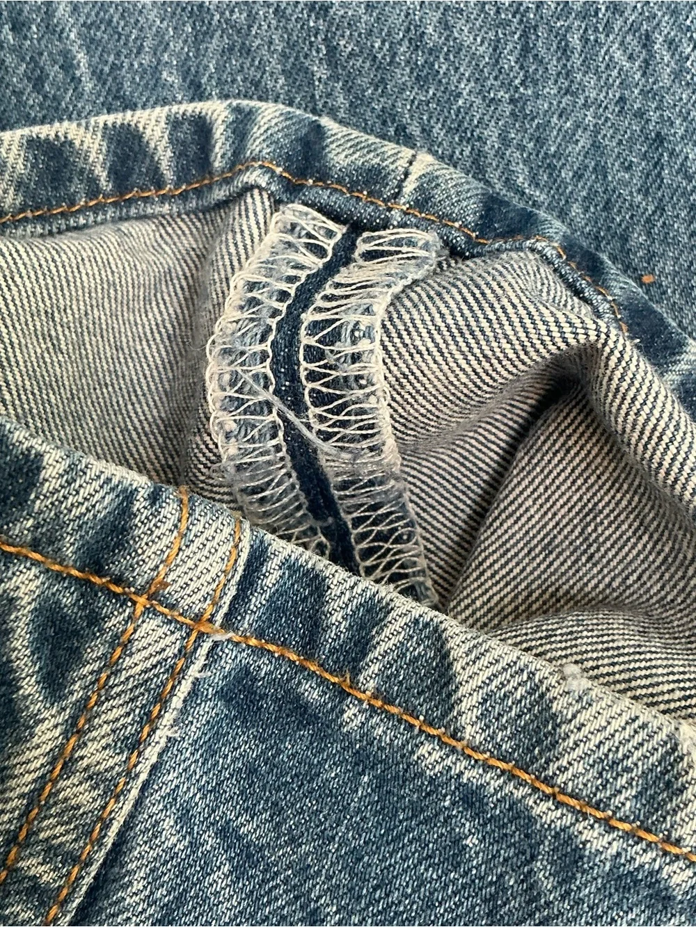 Vintage Levi’s 501 button fly medium wash straight leg jeans 34 x 32